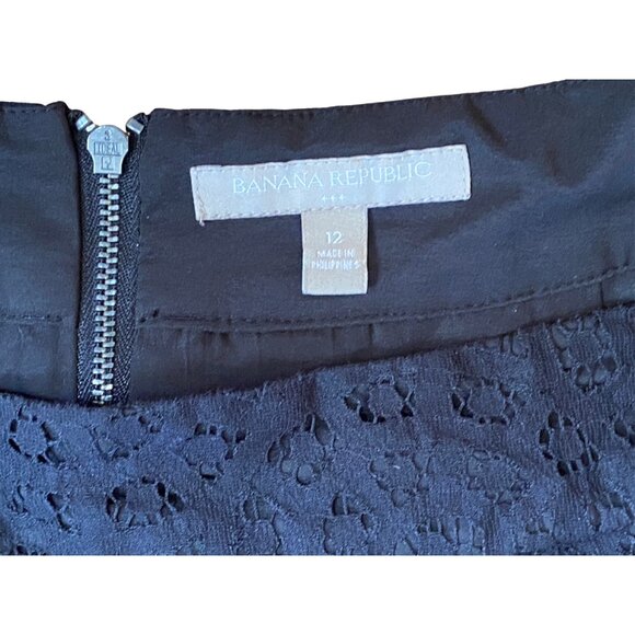 BANANA REPUBLIC BLACK LINED EYELET MINI SKIRT, 12, ALL OCCAISONS - Picture 3 of 6